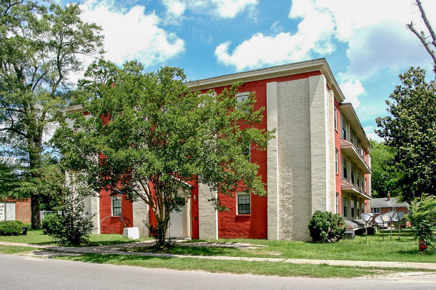 Walnut Square Apartments Marketplace