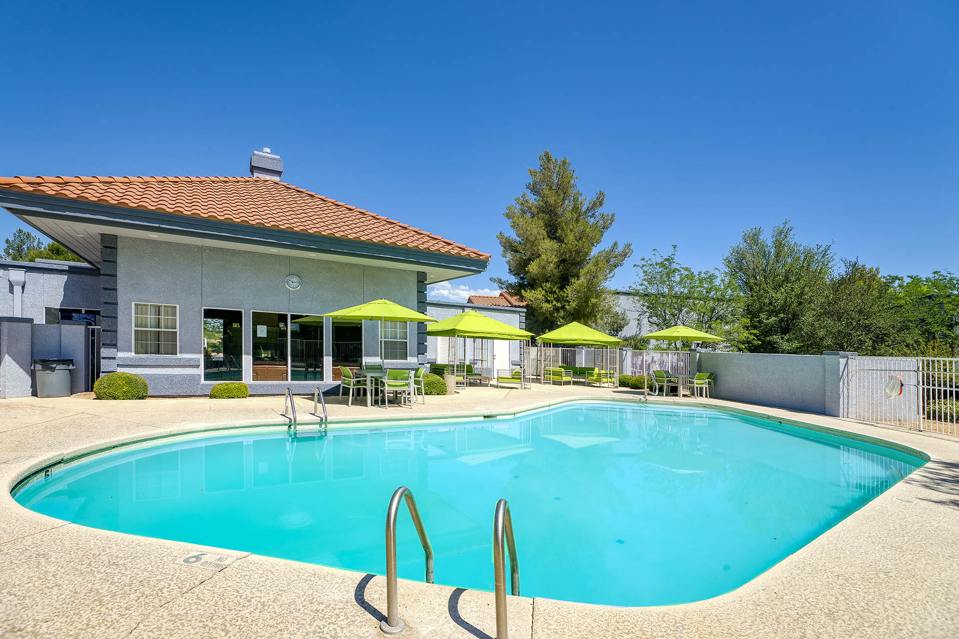 Montego Bay Apartments Marketplace