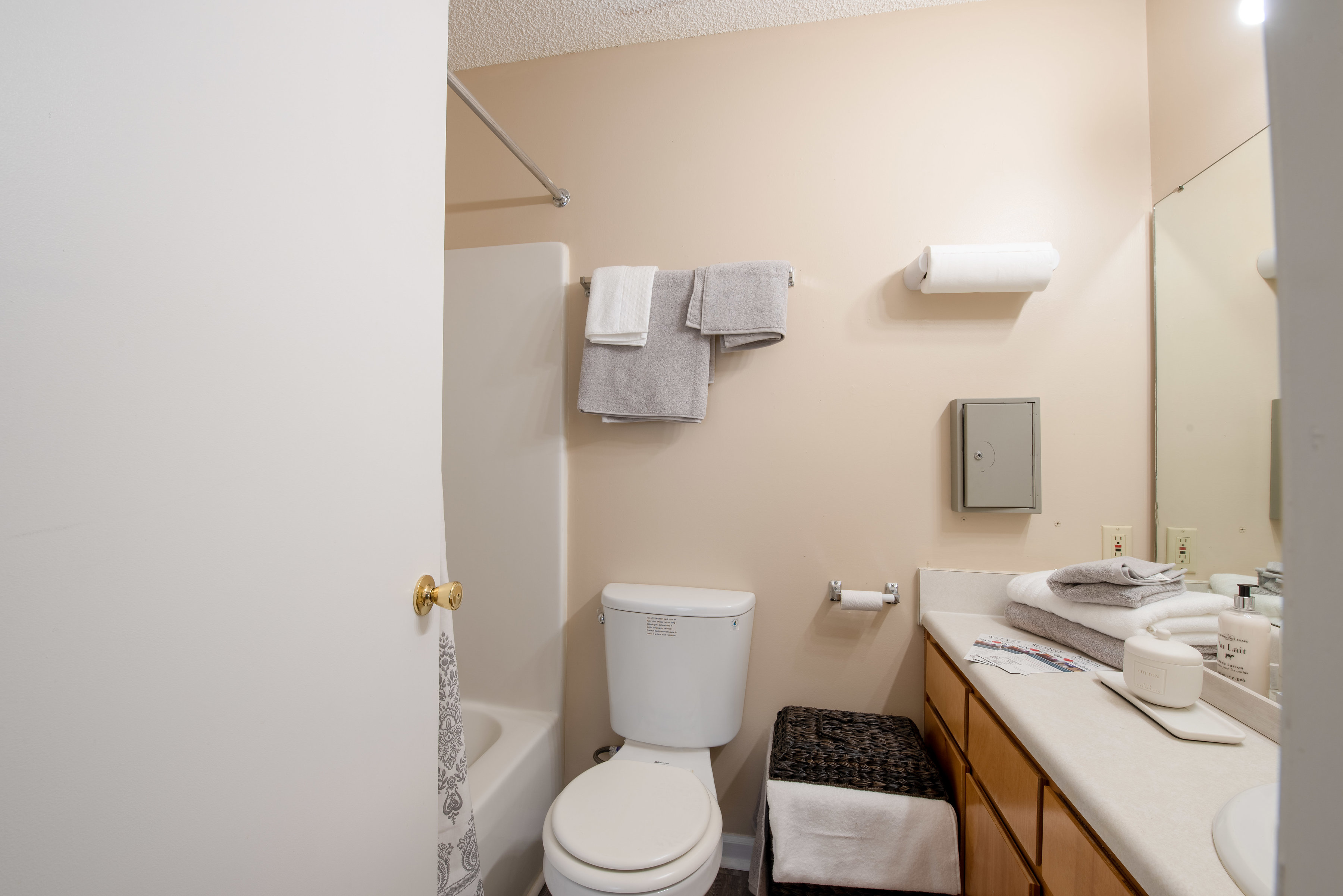 Brookstone Apartments Marketplace