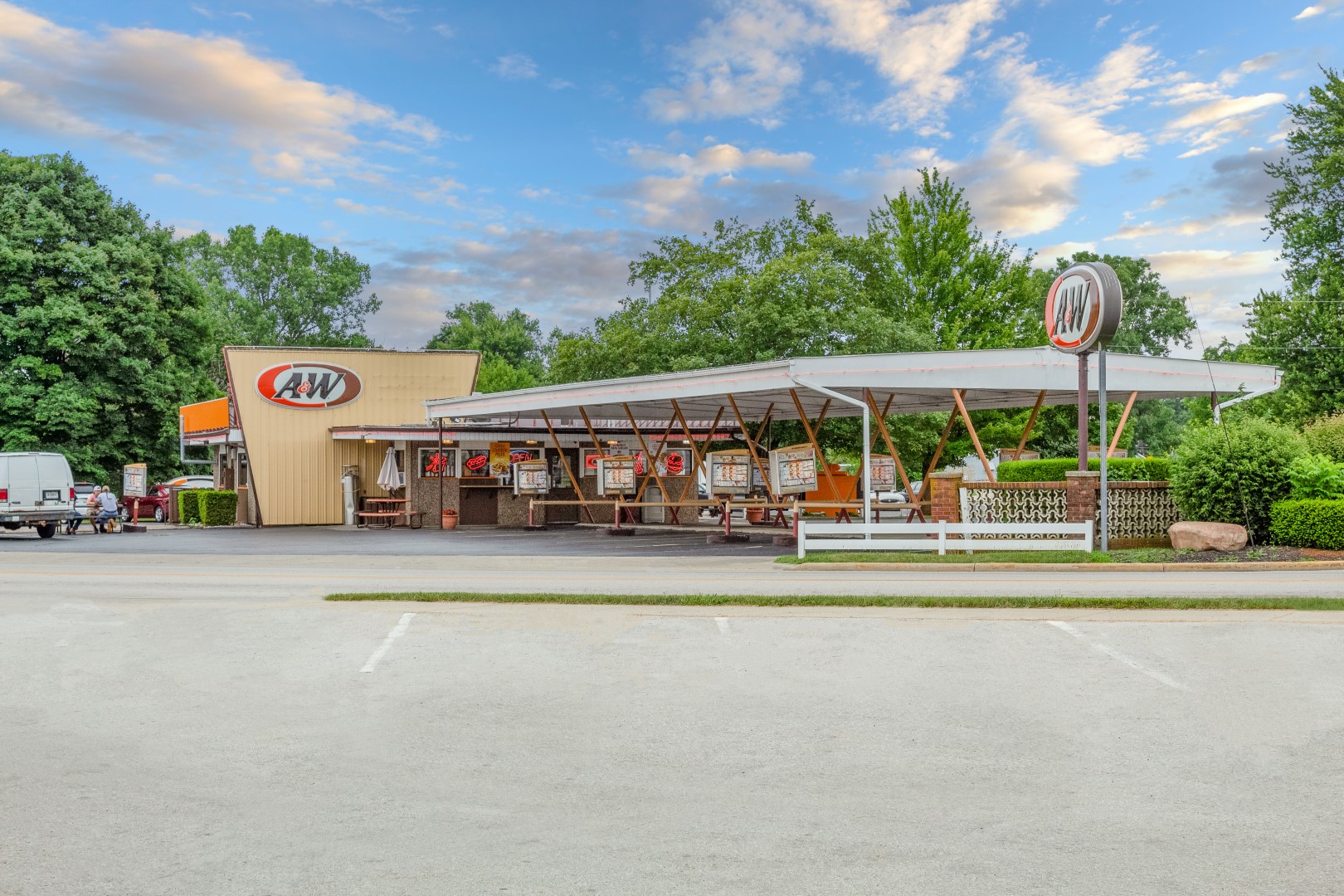 A&W Fast Food 20Year NNN Extension Union City, OH Marketplace