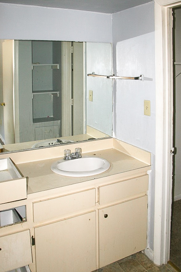 Walnut Square Apartments Marketplace