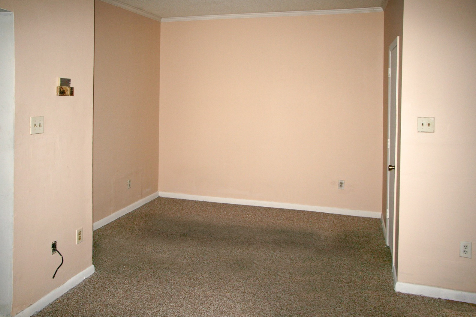 Walnut Square Apartments Marketplace